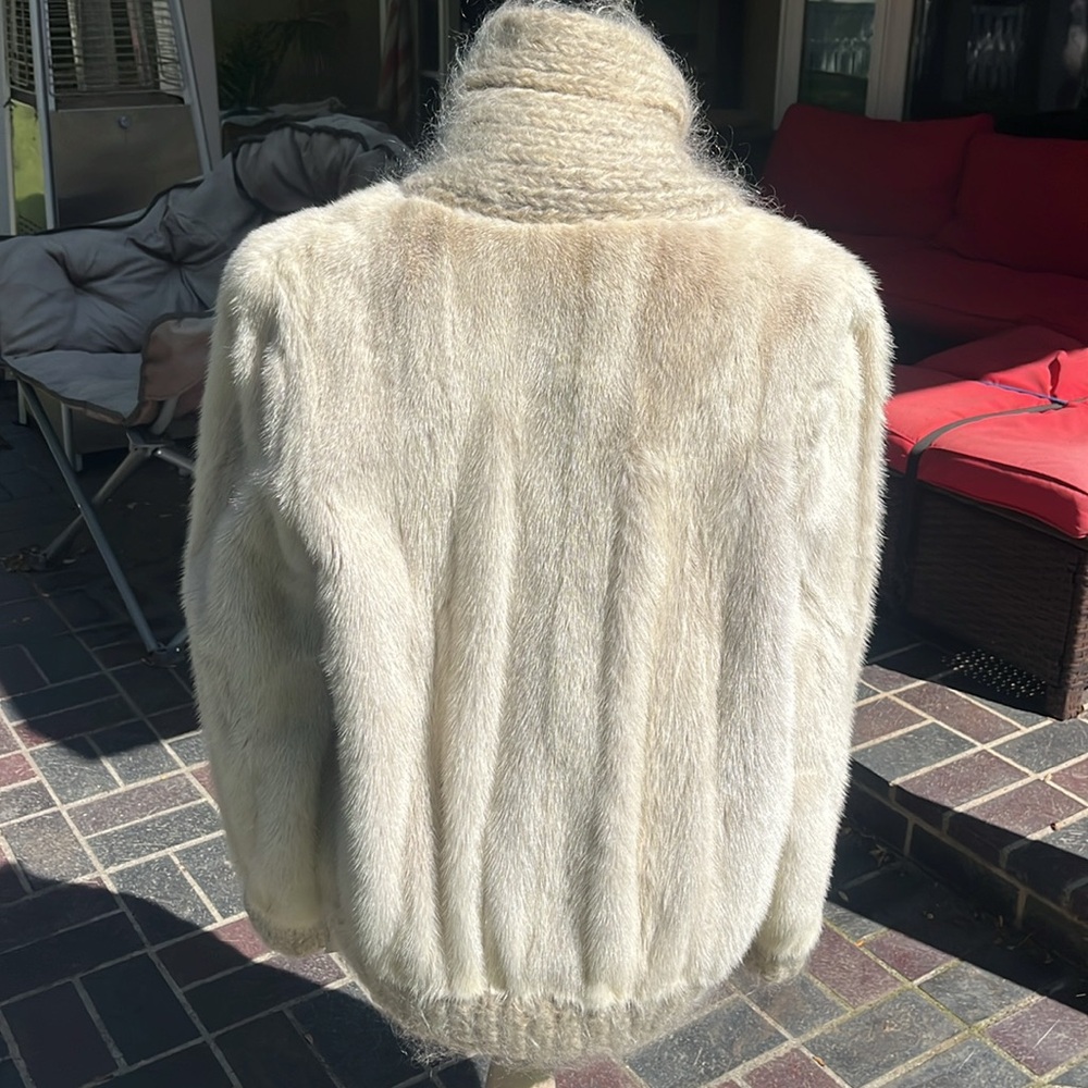 Rare Vintage Viola Sylbert Mink Coat
One of a kind! - Picture 7 of 16